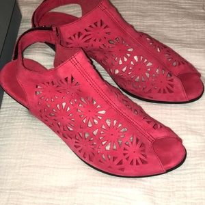 Arch Exyna Nubuck Sandals